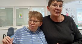 Julia und Jutta Lang in der Werkstatt Asbacher Hütte der Stiftung kreuznacher diakonie