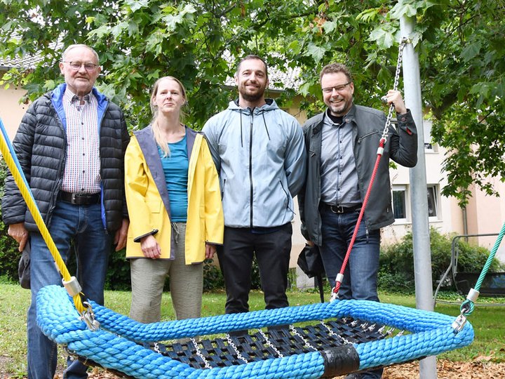 Das Kompetenzzentrum für Menschen mit Autismus der Stiftung kreuznacher diakonie hat eine neue Nestschaukel erhalten