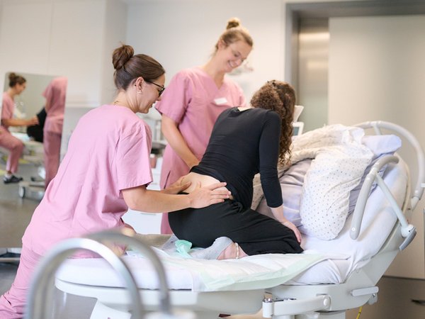 Geburt im Hebammenkreissaal, Hunsrück Klinik Simmern